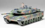 35242 Немецкий танк Leopard A25 модификация 1993г. с фигурой командира (1:35), Tamiya